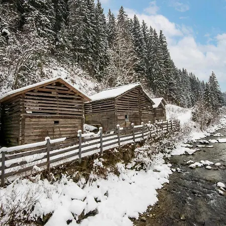 A Luxuriously Furnished, Spacious Holiday Near The Ski Lift *