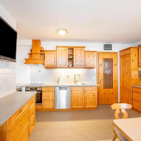 A Luxuriously Furnished, Spacious Holiday Near The Ski Lift Apartment