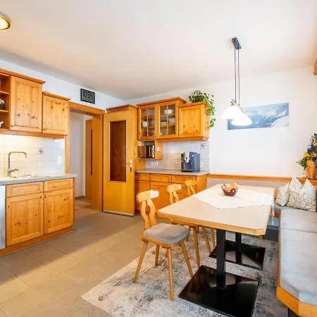 A Luxuriously Furnished, Spacious Holiday Near The Ski Lift Apartment