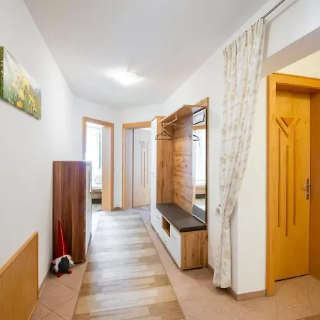 A Luxuriously Furnished, Spacious Holiday Near The Ski Lift Apartment
