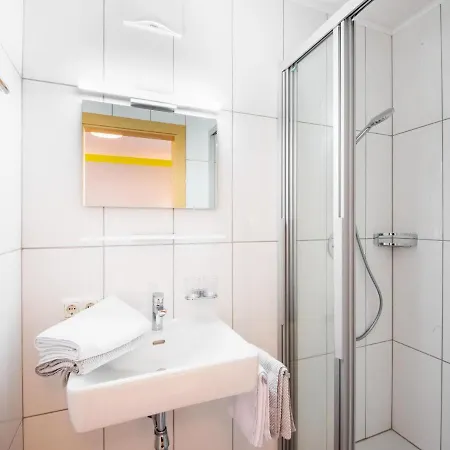 A Luxuriously Furnished, Spacious Holiday Near The Ski Lift Apartment *